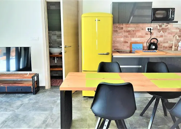 Kajgo-pag * Pag Town